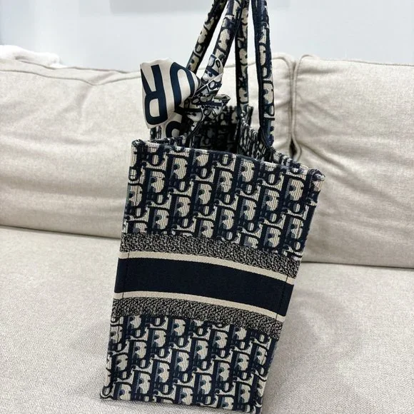 99% NEW BOOKTOTE, DIOR MEDIUM SIZE PICTURE UPDATED - Picture 9 of 9
